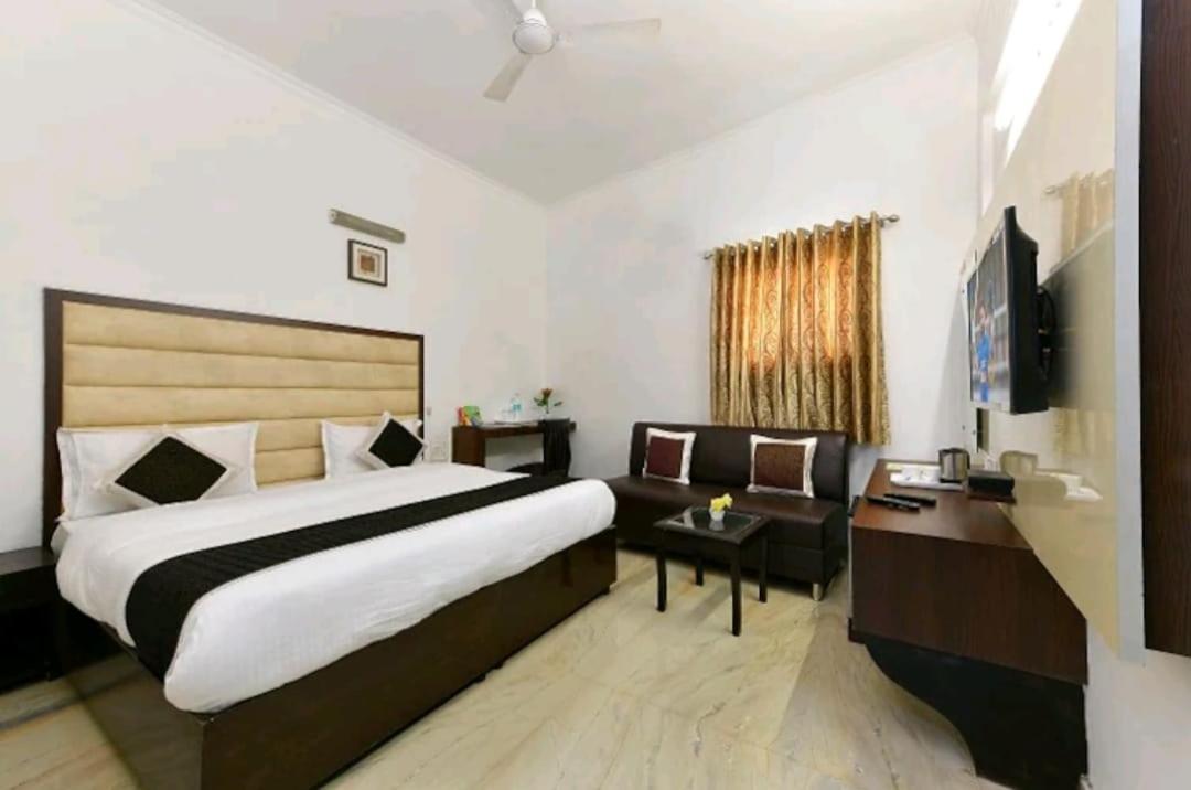 Hotel The First By Goyal Hotelie Agra  Kültér fotó