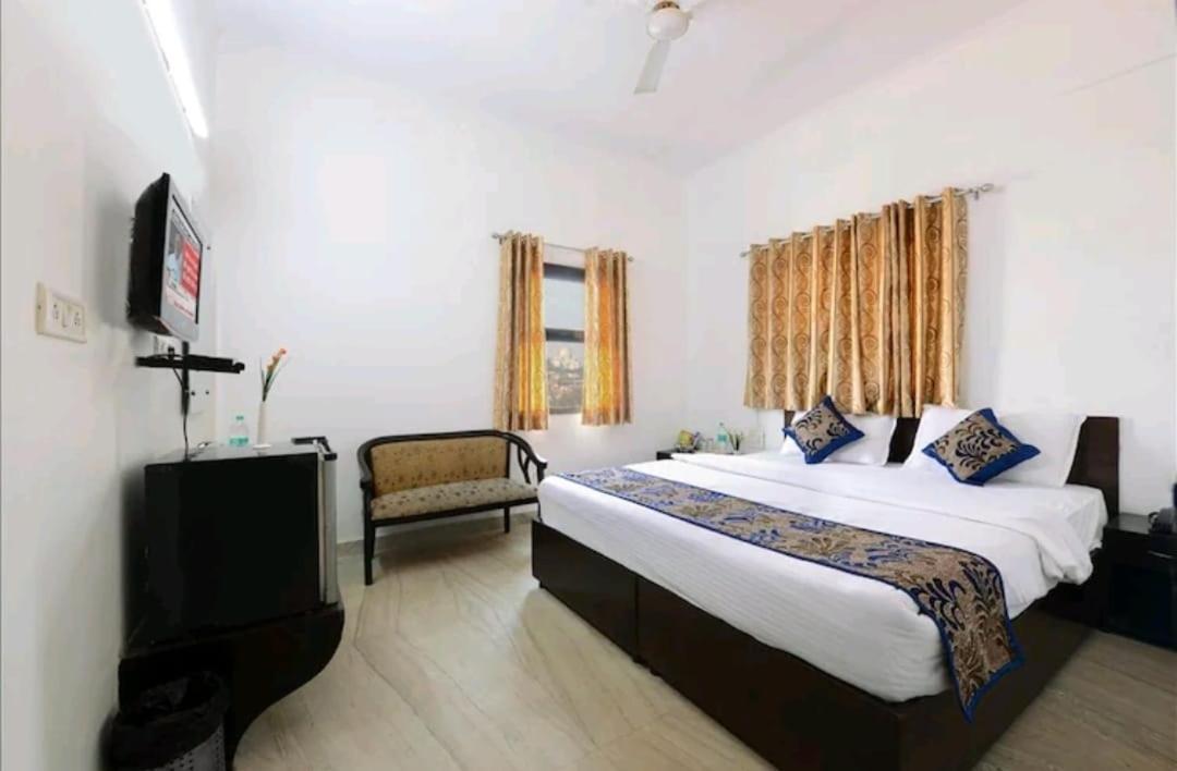 Hotel The First By Goyal Hotelie Agra  Kültér fotó